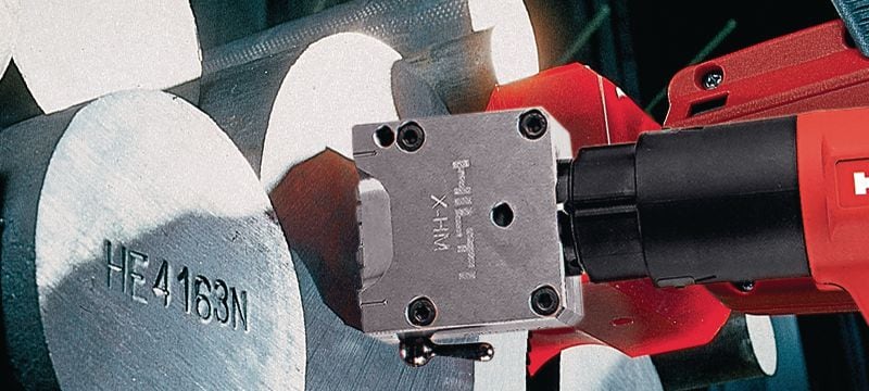 Уред за маркиране на метал DX 462 HM Напълно автоматизиран уред за директен монтаж, с висока производителност, за маркиране върху студени и горещи метални повърхности Приложения 1