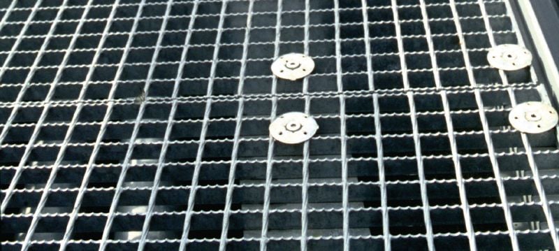 Фланец X-FCM-R за монтаж на подови решетки (неръждаема стомана) Фланец от неръждаема стомана за закрепване на подови решетки с шпилки във високо корозивни среди Приложения 1